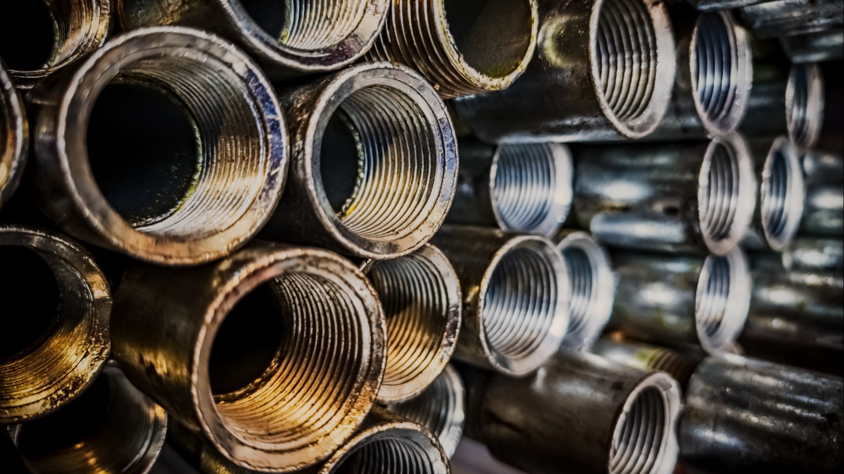 metal pipes with threading