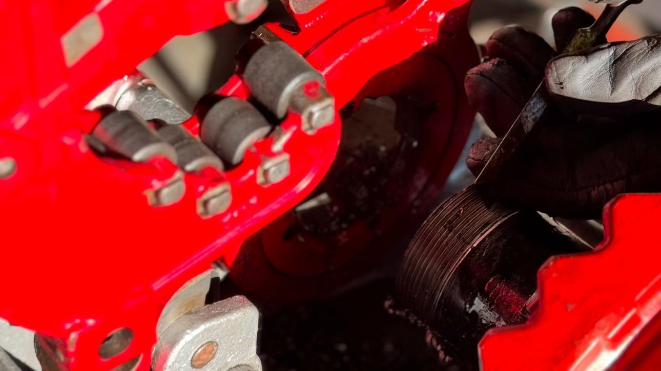 pipe in threading machine having threads inserted